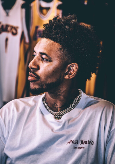 文班被外拉 文班被外拉